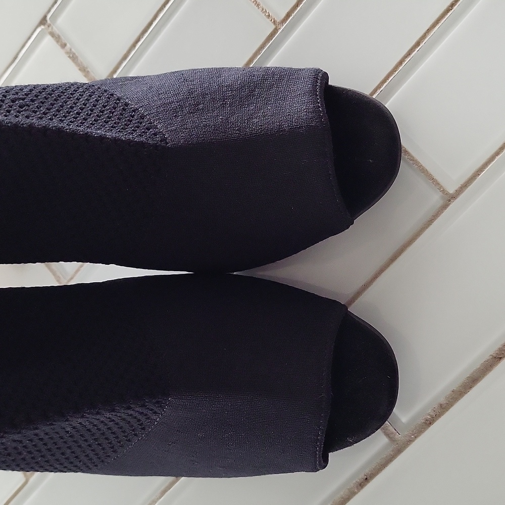Open toe booties - Picture 3 of 6